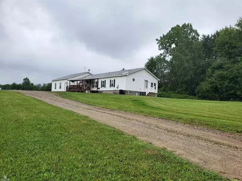 11249 Kennedy, Emmett, MI 48022