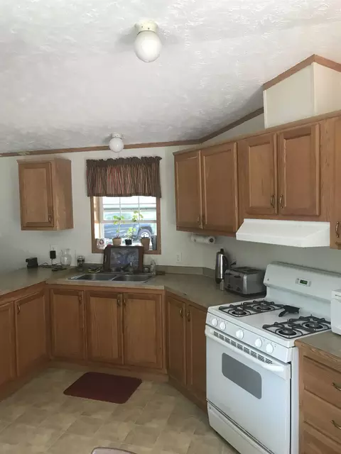 2202 E Surrey, Farwell, MI 48622 photo 3