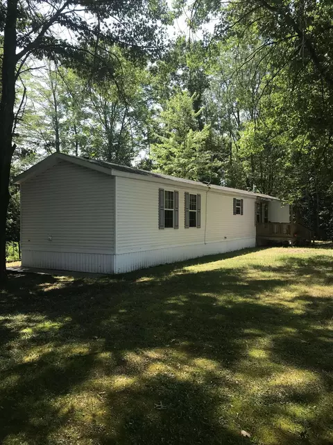 2202 E Surrey, Farwell, MI 48622