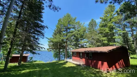 10255 E Shore Rd, Marenisco, MI 49947