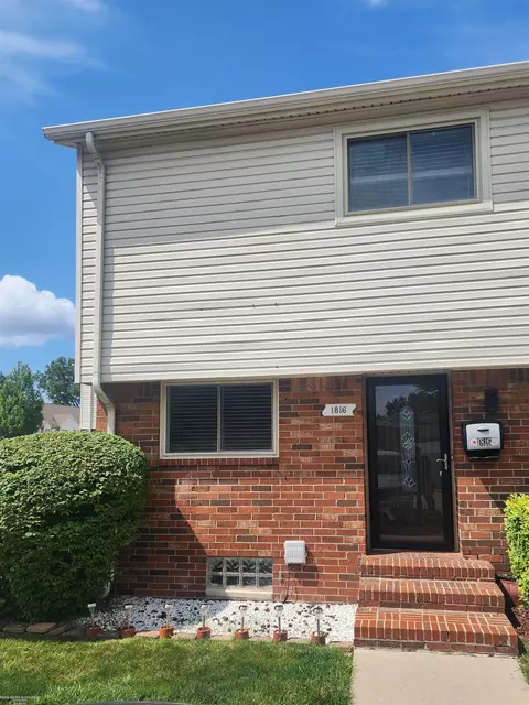 1816 E 13 Mile Rd, Madison Heights, MI 48071