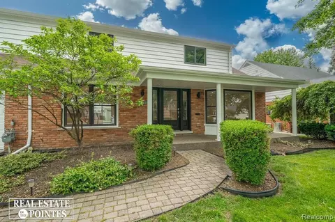 901 Moorland, Grosse Pointe Woods, MI 48236