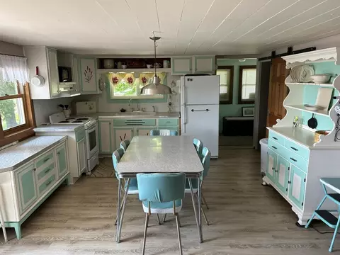 5648 Lakeside Dr, Gladwin, MI 48624 photo 3