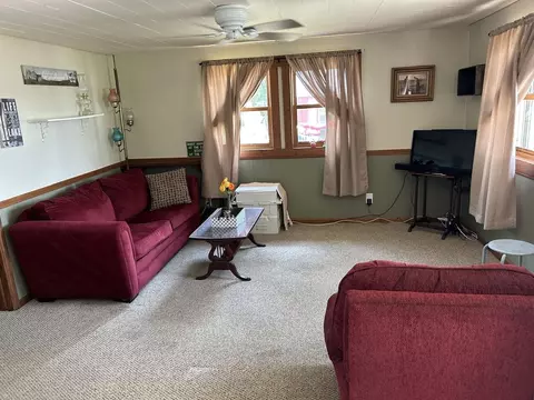 5648 Lakeside Dr, Gladwin, MI 48624 photo 4