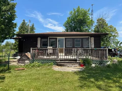 5648 Lakeside Dr, Gladwin, MI 48624 photo 13