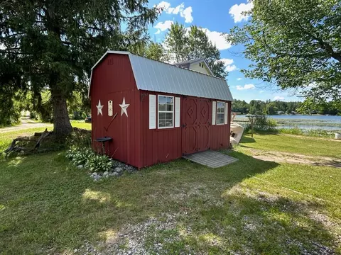 5648 Lakeside Dr, Gladwin, MI 48624 photo 17