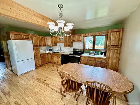 1855 Hewitt, Ishpeming, MI 49849 photo 2