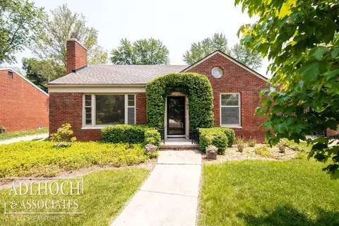 764 Barrington Rd, Grosse Pointe Park, MI 48230
