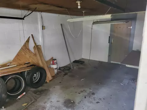 104 Spring, Yale, MI 48097 photo 3
