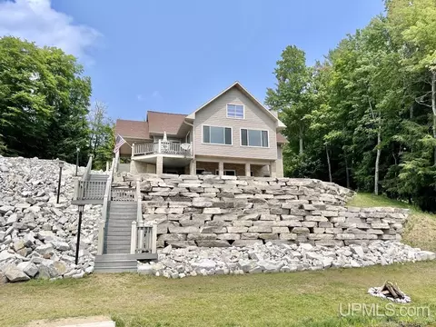 5711 N Camel Rider, Wetmore, MI 49895