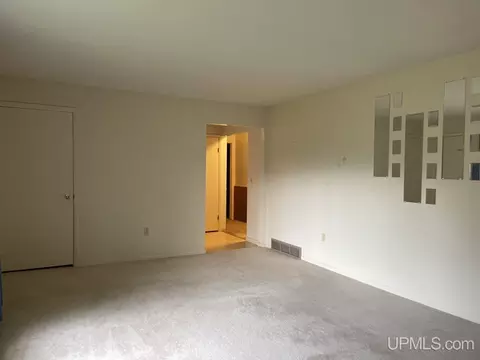 332 E Kingsford, L'anse, MI 49946 photo 7