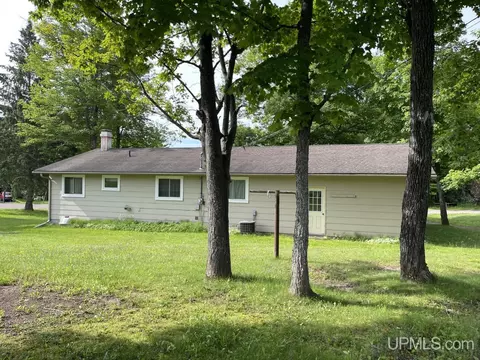 332 E Kingsford, L'anse, MI 49946 photo 20