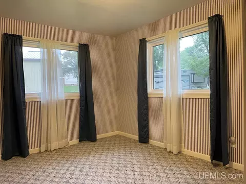 332 E Kingsford, L'anse, MI 49946 photo 8