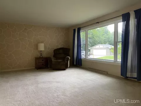 332 E Kingsford, L'anse, MI 49946 photo 6
