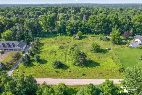 Vacant Meadowfield, Leonard, MI 48367 photo 3