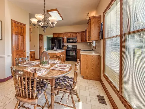 1489 Stonegate, Temperance, MI 48182 photo 10