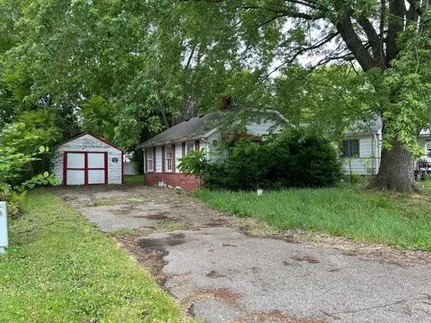 1051 W Schumacher, Flint, MI 48507