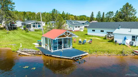 42714 Lakeshore, Chassell, MI 49916