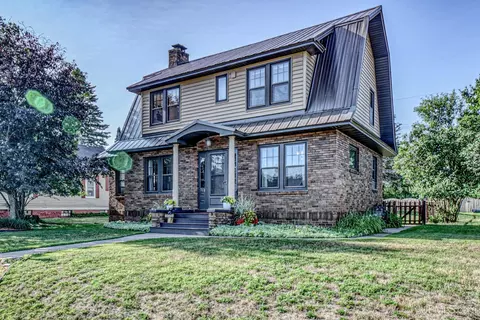 513 W A, Iron Mountain, MI 49801