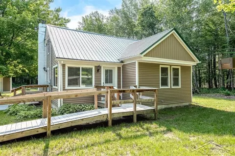 5896 N Sturgeon Rd, Midland, MI 48642
