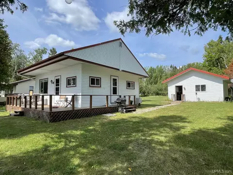 960 Ash # n, Manistique, MI 49854
