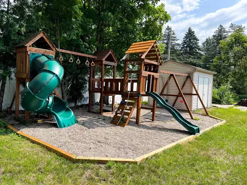 1605 E Deckerville, Caro, MI 48723 photo 2
