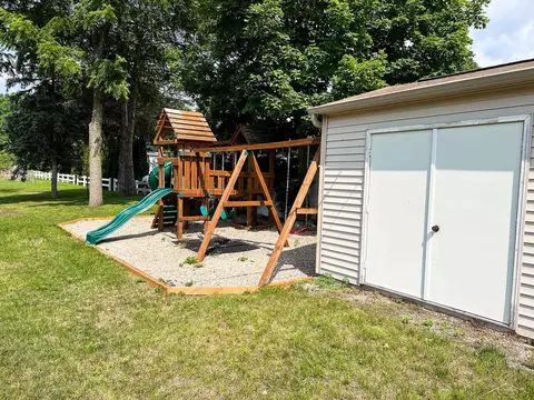1605 E Deckerville, Caro, MI 48723 photo 3