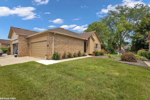 48742 Windmill Cir E, Macomb, MI 48044