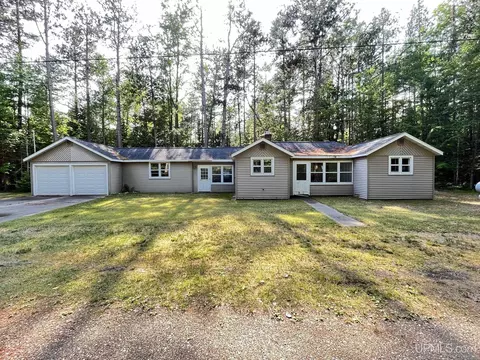 727 E Carlson # N, Manistique, MI 49854