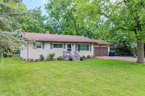 2430 Yellowstone, Saginaw, MI 48603