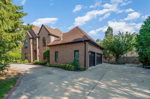 4573 S White Trillium Dr, Saginaw, MI 48603