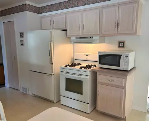 26168 Eureka, Warren, MI 48091 photo 6