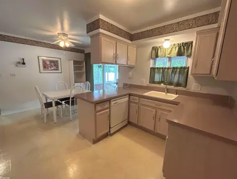 26168 Eureka, Warren, MI 48091 photo 4