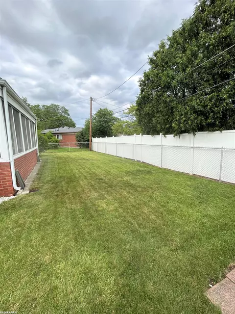 26168 Eureka, Warren, MI 48091 photo 22