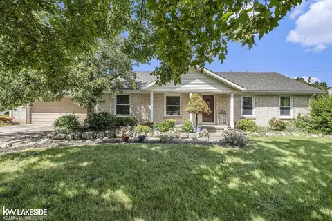 2341 Horseshoe Dr, West Bloomfield, MI 48322