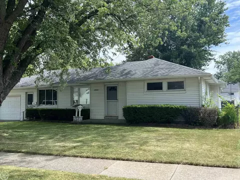 29000 Manhattan, Saint Clair Shores, MI 48081