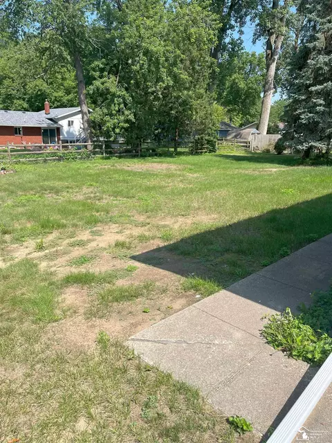 8089 Comanche, Temperance, MI 48182 photo 4