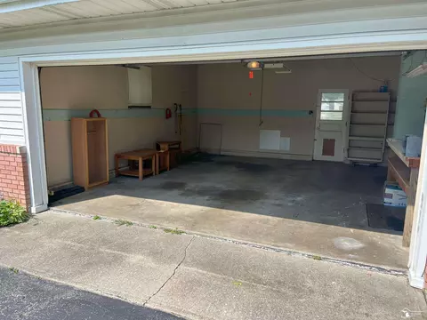 8089 Comanche, Temperance, MI 48182 photo 3