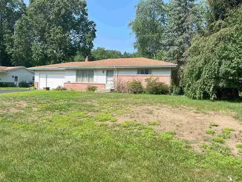 8089 Comanche, Temperance, MI 48182 photo 2