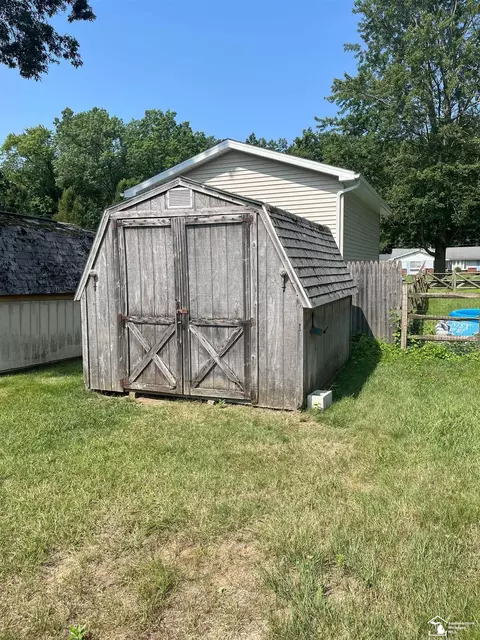 8089 Comanche, Temperance, MI 48182 photo 8