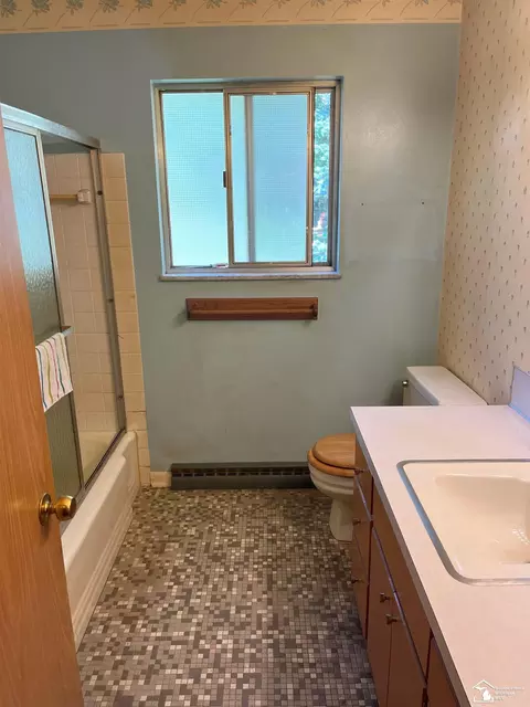 8089 Comanche, Temperance, MI 48182 photo 14