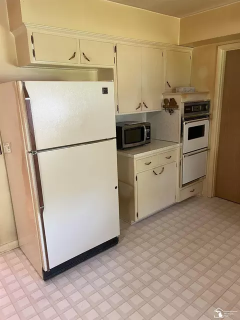 8089 Comanche, Temperance, MI 48182 photo 12
