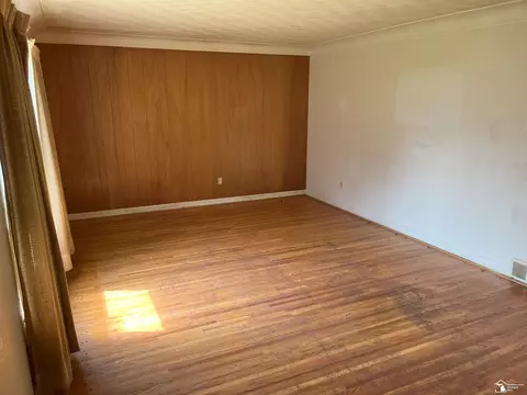 8089 Comanche, Temperance, MI 48182 photo 9