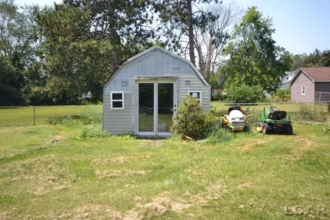 1135 Vine, Adrian, MI 49221 photo 16
