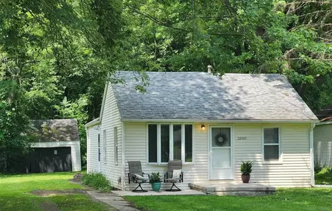 22505 Glenwood, Clinton Township, MI 48035