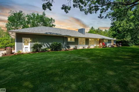 2636 Baldwin, Lapeer, MI 48446