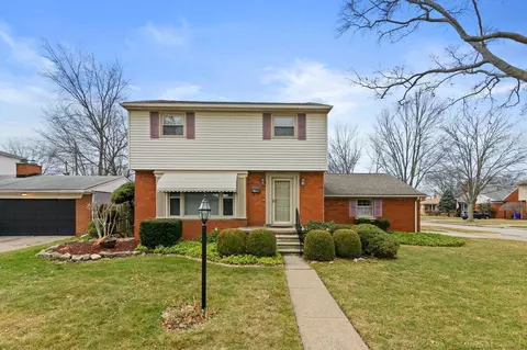 31161 Spring Ct E, Fraser, MI 48026 photo 2