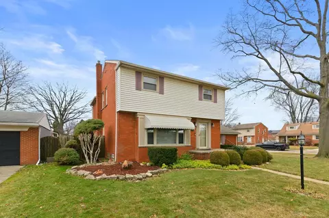 31161 Spring Ct E, Fraser, MI 48026