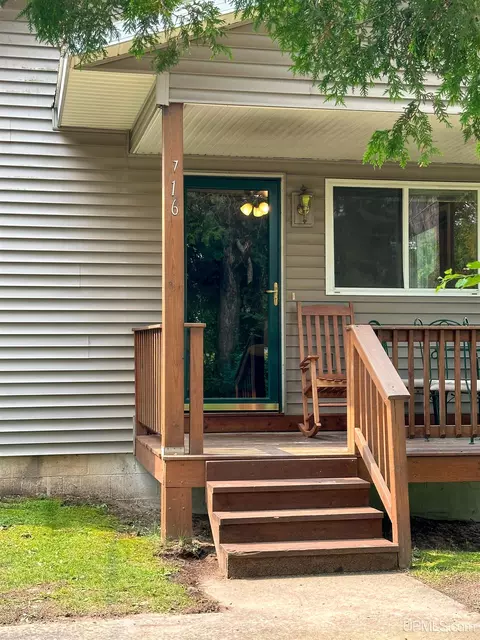 716 Cleveland, Ishpeming, MI 49849 photo 2