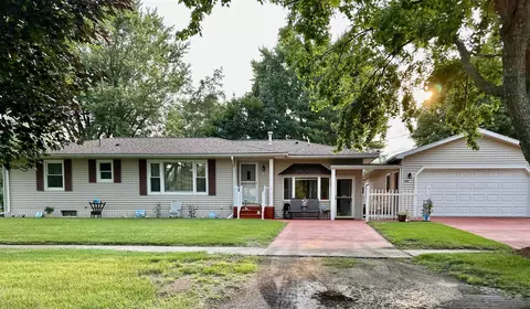 618 S Silverleaf, Gladwin, MI 48624 photo 2